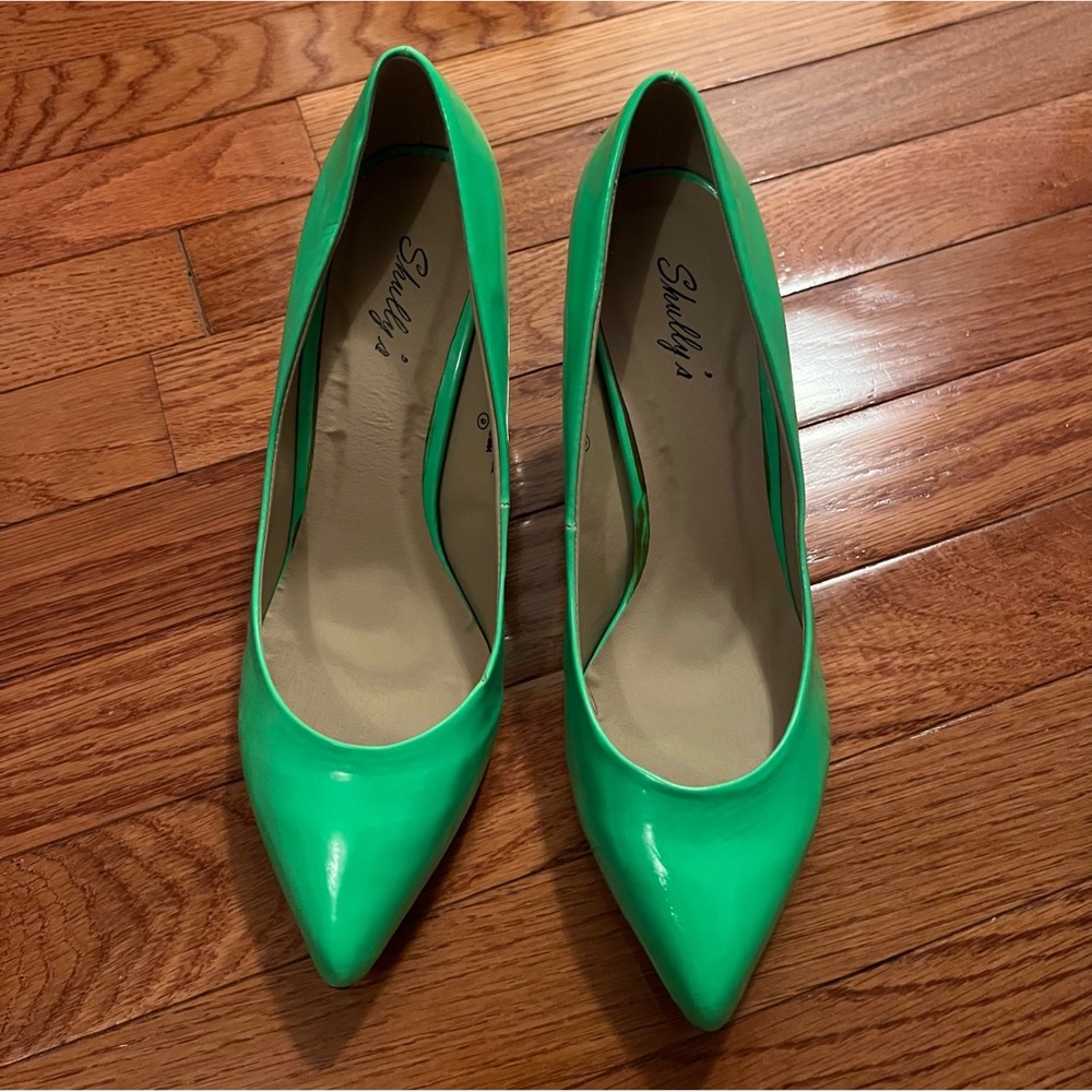 Shelly’s Neon Green Heels - Picture 4 of 9